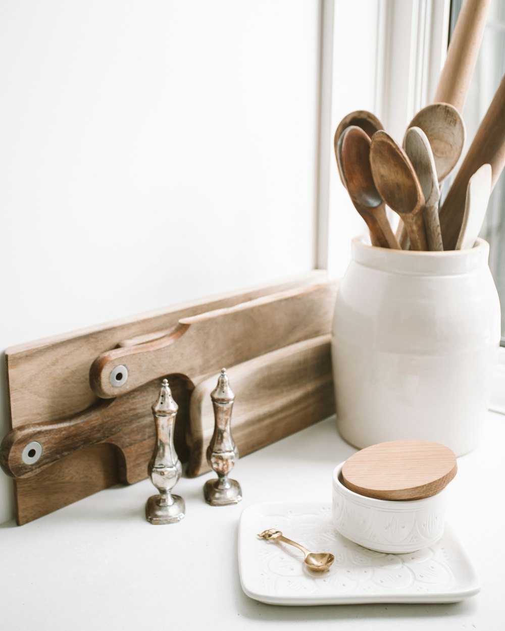 Stoneware Utensil Crock – Cream