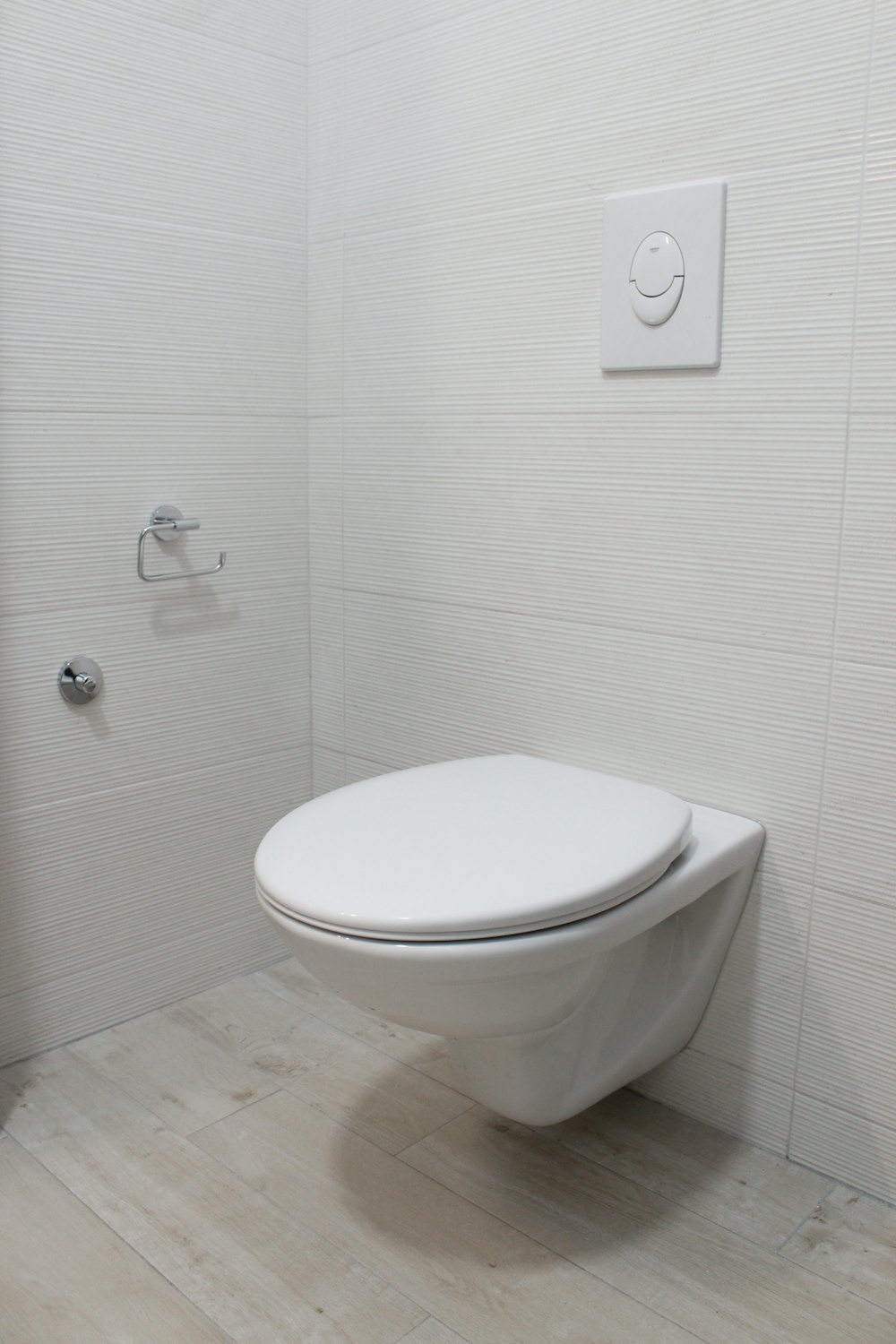 Nova Wall-Hung Rimless Toilet – White Gloss