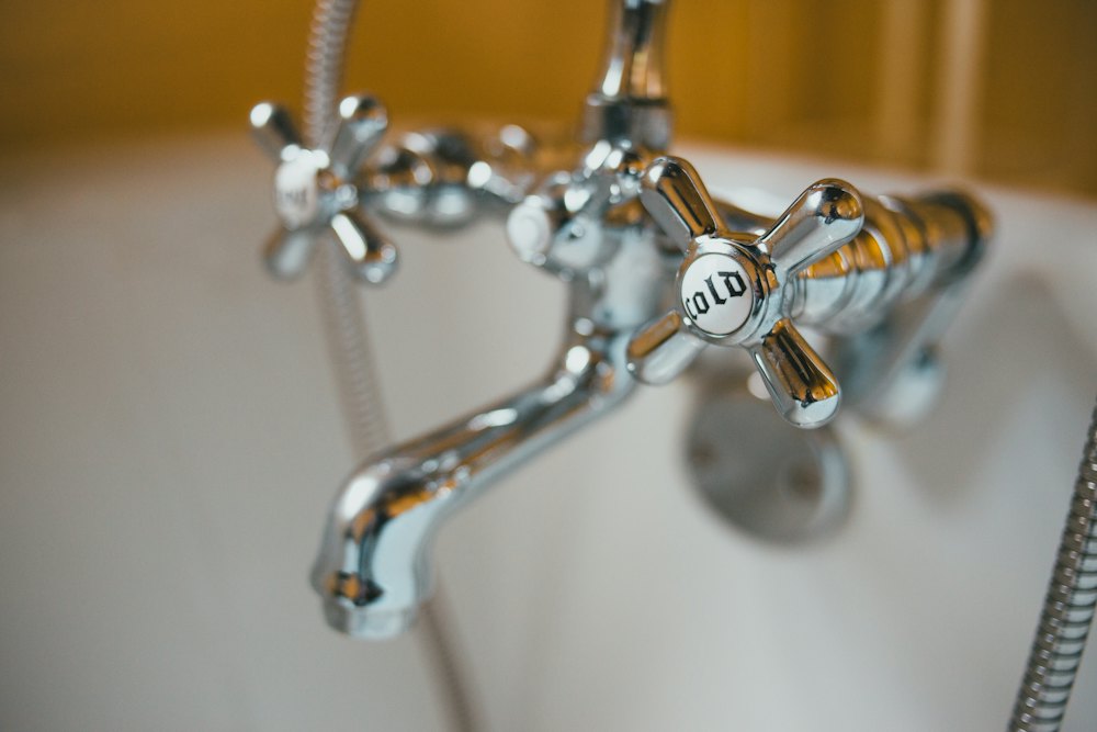 Hartley Traditional Bath Filler – Chrome