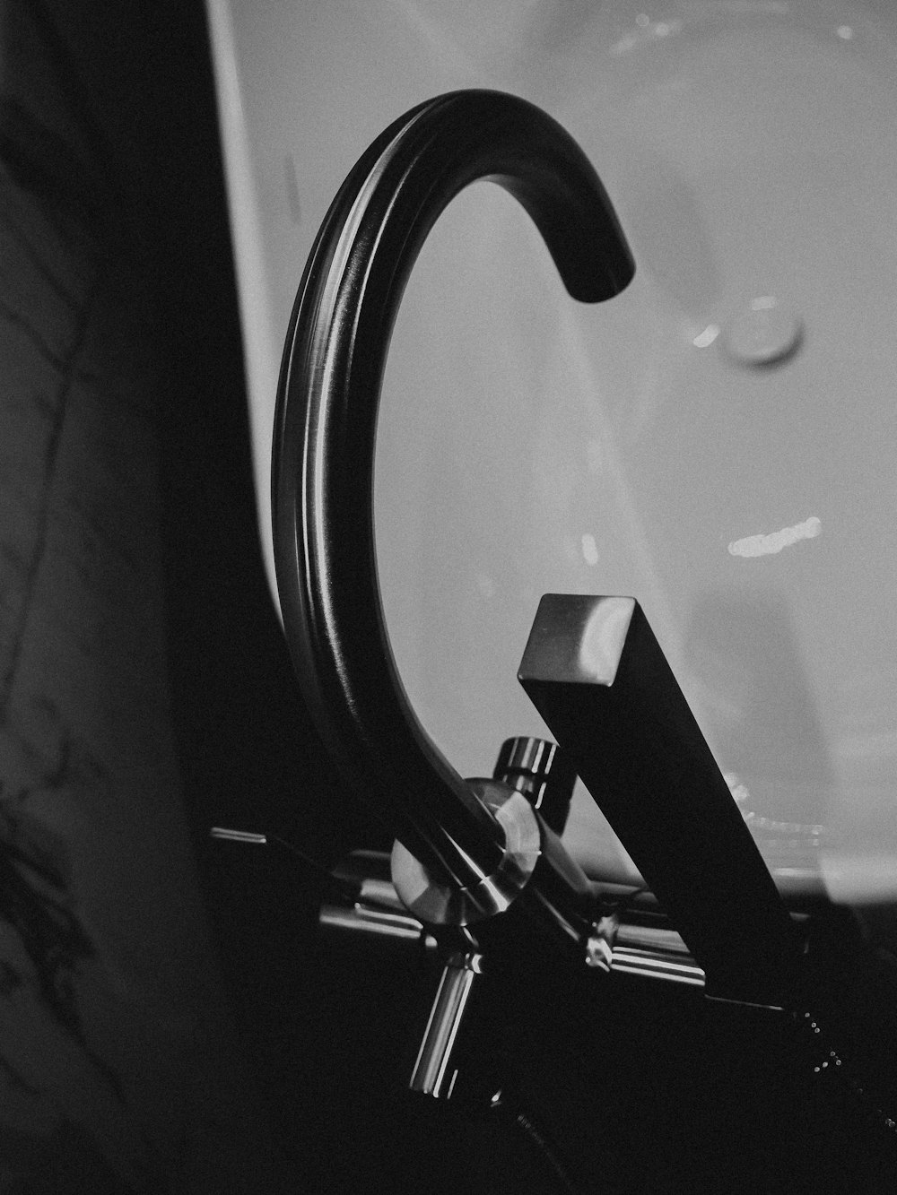 Arc High-Rise Basin Mixer – Matt Black
