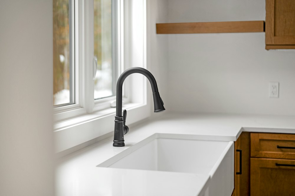 Ember Pull-Out Kitchen Tap – Matt Black